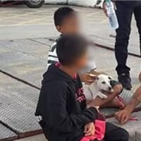 Ein Foto, das zwei Minderjährige zeigt, die am Strand von Pattaya Gras rauchen, das viral wurde, hat den Minister für öffentliche Gesundheit, Anutin Charnvirakul, dazu veranlasst, die Polizei zu rufen, um das Gesetz durchzusetzen