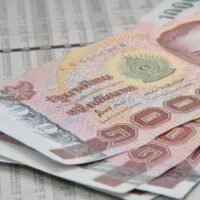 Die Pheu Thai Partei hat ein großes Wahlversprechen abgegeben: Wenn sie nächstes Jahr Regierungspartei wird, steigt Thailands Mindesttageslohn bis 2027 auf 600 Baht. Das Wahlversprechen hat die Meinungen geteilt und eine hitzige Debatte darüber ausgelöst, ob dieses Versprechen angemessen ist oder eine Dose Würmer öffnen wird