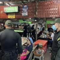 Um 2:00 Uhr morgens setzte die Polizei von Pattaya ihre regelmäßige Patrouille rund um die Unterhaltungsbereiche fort, um die Veranstaltungsorte unter dem Kommando von Pol Generalmajor Nantawut Suwanla-ong, dem amtierenden Oberbefehlshaber der Provinzpolizei Chonburi in Ordnung zu halten