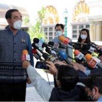 Premierminister Prayut Chan o-cha bestätigte am Dienstag, welche „Neujahrsgeschenke“, darunter Einkaufs- und Tourismusanreizprogramme, dem Kabinett vorgelegt werden, nachdem er nächste Woche von einer offiziellen Reise nach Europa in Brüssel zurückgekehrt ist.