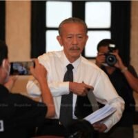 Drei ehemalige Divisionskommandanten der Einwanderungsbehörde (IB) haben Bestechungsgelder angenommen, um Anträge auf ein Nichteinwanderungsvisum von mehr als 3.325 chinesischen Staatsangehörigen zu genehmigen, die mit einem Touristenvisum nach Thailand eingereist waren, so der ehemalige Politiker und Massagesalon-Tycoon Chuwit Kamolvisit