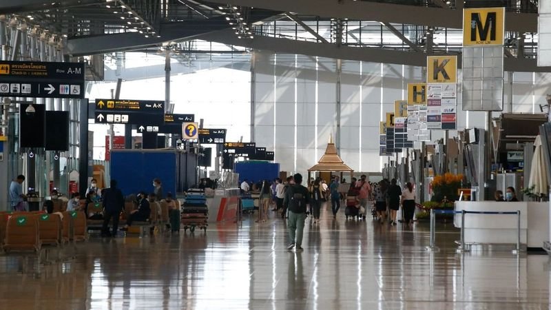 Thai Rath berichtete gestern über das jüngste Treffen der Gesundheitsüberwachungs- und Aktionsgruppe der thailändischen Hauptstadt in der Zentrale der Bangkok Metropoliten Administration (BMA). Die stellvertretende Stadtgouverneurin Dr. Thawida Kamonwech leitete das Treffen des Bangkok Health Emergency Operations Centre. Das Zentrum wurde letztes Jahr zur Bewältigung von Gesundheitskrisen eingerichtet.