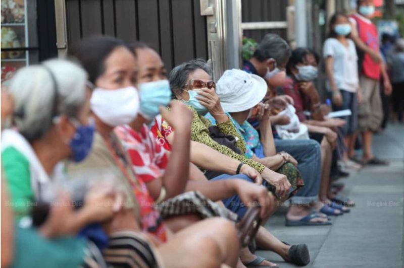 Die regierende Palang Pracharath Partei (PPRP) und die United Thai Nation (UTN) Partei sind nun in ein Tauziehen um den Besitz des staatlichen Wohlfahrtssystems verwickelt, das laut politischen Analysten bei den Basiswählern sehr beliebt ist.