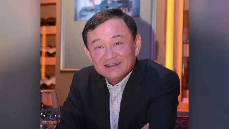 Der Anführer der Pheu Thai Partei, Chonlanan Srikaew, bestritt am Sonntag (8. Januar) kategorisch, dass die Basis der größten Oppositionspartei jemals geplant hatte, den ehemaligen Premierminister Thaksin Shinawatra nach Hause zu holen, unter der Bedingung, dass sie nach den nächsten Parlamentswahlen die Regierung übernehmen. Der Anführer der Pheu Thai Partei, Chonlanan Srikaew, bestritt am Sonntag (8. Januar) kategorisch, dass die Basis der größten Oppositionspartei jemals geplant hatte, den ehemaligen Premierminister Thaksin Shinawatra nach Hause zu holen, unter der Bedingung, dass sie nach den nächsten Parlamentswahlen die Regierung übernehmen.