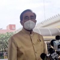 Premierminister Prayuth Chan o-cha sagte am Dienstag, er warte auf den richtigen Zeitpunkt, um sich als Mitglied der United Thai Nation Partei zu bewerben. Er fügte jedoch hinzu, dass er ambivalent sei, ob er zum Vorsitzenden der Partei ernannt werde.
