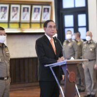 Jeder Polizist, der angeheuert wird, um dem chinesischen Touristen, dessen Clip viral geworden ist, „VIP“-Dienste anzubieten, muss nach dem Gesetz bestraft werden, sagte Premierminister Prayuth Chan o-cha am Mittwoch (25. Januar).