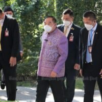 Premierminister Prayuth Chan o-cha hat darauf bestanden, dass er und der Vorsitzende der regierenden Palang Palang Pracharath Partei (PPRP), Prawit Wongsuwon, keine politischen Feinde sind. General Prayuth sagte, er habe mit General Prawit gesprochen und deutlich gemacht, dass sie keine politischen Feinde seien, unabhängig von ihrer Zugehörigkeit zu verschiedenen Parteien.