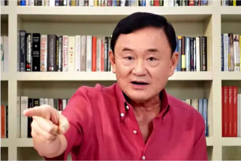 Premierminister Prayuth Chan o-cha reagierte am Mittwoch verärgert auf eine Frage zum ehemaligen Premierminister Thaksin Shinawatra.<br /> Premierminister Prayuth Chan o-cha reagierte am Mittwoch verärgert auf eine Frage zum ehemaligen Premierminister Thaksin Shinawatra. Thaksin sagte, er glaube, General Prayuth werde es derzeit vermeiden, das Repräsentantenhaus aufzulösen, da seine Partei United Thai Nation (UTN) immer noch nicht bereit für die allgemeinen Wahlen sei.