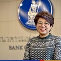 Die Bank of Thailand (BOT) treibt die Entwicklung eines neuen Zahlungssystems voran, um der wirtschaftlichen Erholung Thailands gerecht zu werden. Siritida Panomwon Na Ayudhya, die stellvertretende Gouverneurin der BOT-Gruppe für Zahlungssysteme und Finanztechnologie, sagte am Dienstag (3. Januar), dass die Zentralbank die Entwicklung eines Zahlungssystems beabsichtige, das es den Benutzern ermögliche, Transaktionen im Ausland durchzuführen.