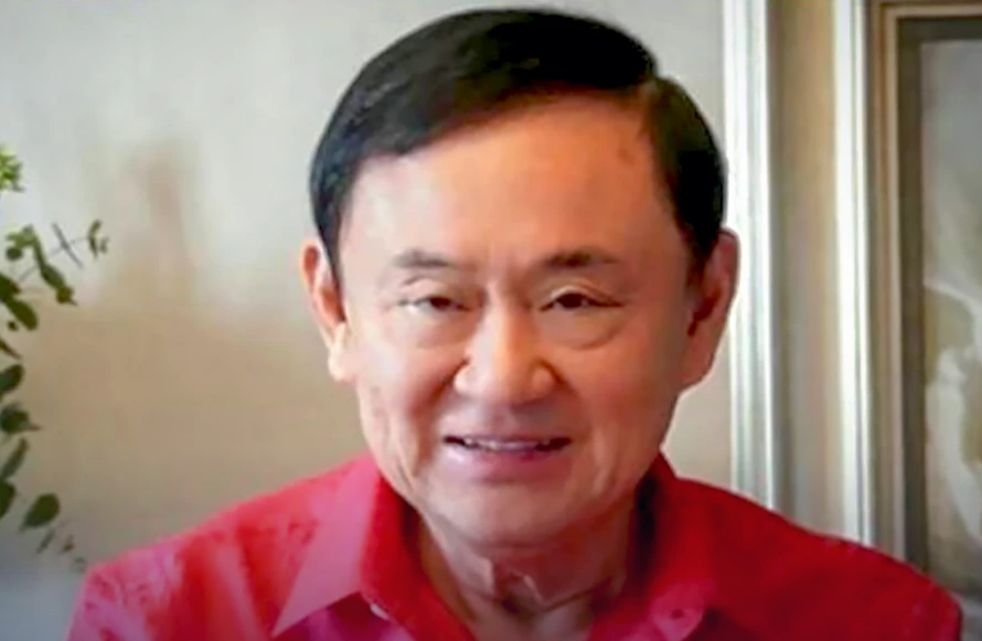 Der flüchtige ehemalige Premierminister Thaksin Shinawatra besteht darauf, dass seine Rückkehr nach Thailand ohne Hilfe von Pheu Thai oder der regierenden Palang Pracharath Partei erfolgen und von seiner Tochter Paetongtarn angekündigt wird.<br /> Der flüchtige ehemalige Premierminister Thaksin Shinawatra besteht darauf, dass seine Rückkehr nach Thailand ohne Hilfe von Pheu Thai oder der regierenden Palang Pracharath Partei erfolgen und von seiner Tochter Paetongtarn angekündigt wird. Thaksin gab die jüngste Erklärung zur Rückkehr in sein Heimatland während einer Diskussion in der Clubhouse Social Media App am Dienstagabend (24. Januar) ab.