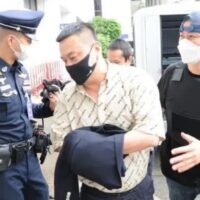 Der Generalstaatsanwalt erhob gestern (19. Januar) eine Reihe von Anklagen gegen einen wichtigen chinesischen grauen Kapitalisten und 40 weitere Verdächtige wegen Drogendelikten mit maximaler Todesstrafe, sagte die Zeitung Thai Rath gestern Abend.