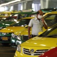 Die vierteljährliche Umfrage von TCT, bei der im letzten Quartal 2022 200 westliche Touristen in Thailand befragt wurden, zeigte, dass die Zufriedenheit mit den Taxidiensten die niedrigste Punktzahl von 3,5 von 5 erhielt, wobei Touristen angaben, dass dies das kritischste Problem ist, das sofort gelöst werden sollte.