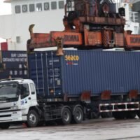 Der Verband der thailändischen Industrie (FTI) ist von neuen Sorgen über den Zustrom billiger chinesischer Waren nach Chinas Wiedereröffnung erfasst, obwohl Pekings Politik gut für den Tourismussektor ist. Thailand wird im internationalen Handel kaum mithalten können, da Unternehmer derzeit die Produktionskosten aufgrund höherer Energierechnungen und Löhne als in China nicht kontrollieren können, sagte Kriengkrai Thiennukul, der Vorsitzende der FTI.