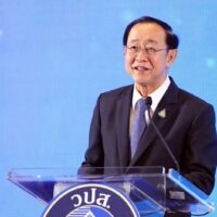 Finanzminister Arkhom Termpittayapaisith hat gesagt, er glaube, dass die thailändische Wirtschaft angesichts der Wiederbelebung der Tourismusbranche des Landes, die durch die Lockerung der Reisebeschränkungen im Zusammenhang mit den Pandemien unterstützt wurde, schneller wachsen könne als bisher für 2023 prognostiziert wurde. Minister Arkhom sagte kürzlich in einem Interview, dass die von der Bank of Thailand (BOT) durchgeführten geldpolitischen Straffungsmaßnahmen „angemessen“ und auf die Bedürfnisse der Binnenwirtschaft ausgerichtet seien.