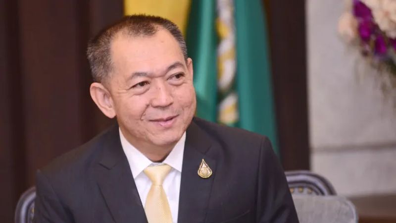 Landwirtschaft & Kooperativen Minister Chalermchai Sri-on hat zugesagt, eine neuartige Kampagne der Gummiindustrie mit dem Titel „Sexspielzeug Made in Thailand“ zu fördern.