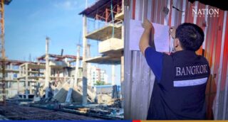 Das Bezirksamt Huay Kwang in Bangkok hat den Bau eines luxuriösen Home Office Projekts ausgesetzt, nachdem eines seiner Gebäude gestern am Sonntag (12. Februar) eingestürzt war und dabei fünf Arbeiter verletzt worden waren. Der Unfall ereignete sich gegen 16:00 Uhr während der Arbeiten am Billion Club Villa Projekt in der Soi Wat Uthaitharam an der Straße Kamphaeng Phet 7 im Unterbezirk Bang Kapi.