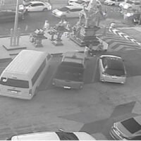 Ein Polizeibeamter von Pattaya, der beschuldigt wird, von einem Touristen 60.000 Baht für den Besitz einer E-Zigarette gefordert zu haben, wurde vorübergehend aus dem Polizeidienst entlassen, bis eine ernsthafte Disziplinaruntersuchung eingeleitet wurde. Pol Sen Sergeant Maj Noppakrit Pornwatanathanakij, ein Verkehrsbeamter der Polizeiwache von Pattaya, wurde am 1. Februar zunächst auf einen inaktiven Posten in der Einsatzzentrale der Provinzpolizei versetzt, nachdem ein Nachrichtenbericht und Bilder in der Fernsehsendung „Hone Krasae“ auf Kanal 3 am 31. Januar ausgestrahlt worden waren.