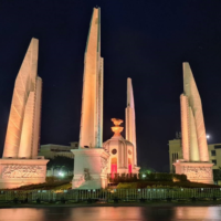 Thailands Demokratieindex für 2022 verbesserte sich gegenüber 2021 erheblich und sprang um 17 Plätze auf Platz 55 von 167 Ländern, so der amtierende Regierungssprecher Anucha Burapachaisri unter Berufung auf den Demokratieindex 2022 der Economist Intelligence Unit. Er sagte, dass das Ranking auf Bewertungen des Wahlprozesses und des Pluralismus, der Funktionsweise der Regierung, der politischen Beteiligung, der politischen Kultur und der bürgerlichen Freiheiten basiere. Thailand erzielte 7,42, 6,05, 8,33, 5,63 bzw. 5,88 Punkte.