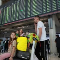 Thailändische Tourismusunternehmen sind besorgt über die Transparenz des Tourismusförderungsfonds, der auf ein Budget von mehr als 13 Milliarden Baht aus der von internationalen Besuchern erhobenen Tourismusgebühr von 300 Baht geschätzt wird. Das Kabinett hat diese Woche die Erhebung der Gebühr genehmigt, die voraussichtlich im Juni 2023 beginnen wird. Das Tourismus- und Sportministerium soll in diesem Jahr 3,9 Milliarden Baht sammeln und mehr als 10 Milliarden von 40 Millionen Besuchern, die für das nächste Jahr geschätzt werden.