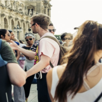 Der thailändische Premierminister Prayuth Chan o-cha hat strenge rechtliche Schritte gegen Ausländer angeordnet, die als Reiseleiter arbeiten, ein Beruf, der ausschließlich thailändischen Staatsangehörigen vorbehalten ist.