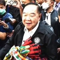 Die Hervorhebung der ideologischen Spaltungen in der thailändischen Gesellschaft durch den stellvertretenden Ministerpräsidenten Prawit Wongsuwan am Mittwoch und eine Erklärung, die die Existenz einer anhaltenden Bedrohung durch Elemente der „Machtstruktur“ anzudeuten schien, haben das Thema zur Debatte gebracht.