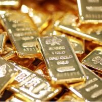 Der Goldpreis hat am Montag zum ersten Mal seit mehr als einem Jahr die 2.000 Dollar Marke überschritten, da die jüngste Übernahme des Schweizer Rivalen Credit Suisse durch UBS für 3,2 Milliarden Dollar die Anleger nicht über die anhaltenden Probleme der Banken beruhigen konnten.