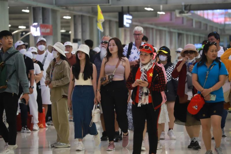 Der durchschnittliche Flugpreis für Flüge, die wichtige Städte in China und Thailand verbinden, ist nach wie vor rund 1,5 Mal höher als vor der Pandemie, während die Preise für Städte der zweiten Reihe um 200 % gestiegen sind, was bedeutet, dass preisgünstige Touren nicht zurückkehren können, so die Tourismusbehörde von Thailand (TAT).