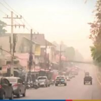 Nordthailand führte heute am Montag erneut die Weltrangliste der Umweltverschmutzung an, wobei Chiang Mai einen Höchstwert von 287 Mikrogramm PM 2,5 Staub pro Kubikmeter (μg/m3) registrierte, während Chiang Rai sogar 542 μg/m3 erreichte.