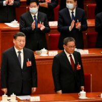 Li Qiang, einer der vertrauenswürdigsten Verbündeten des chinesischen Präsidenten Xi Jinping, wurde am Samstag als Premierminister bestätigt, da Xi seinen Einfluss auf die oberste Führung des Landes geltend macht.
