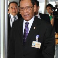 Trairong Suwannakhiri, der stellvertretende Vorsitzende der United Thai Nation Partei (UTN), sagte, die Partei habe den Abgeordneten der Demokraten keine hohe Geldsumme angeboten, um vor der Wahl zur UTN überzulaufen.