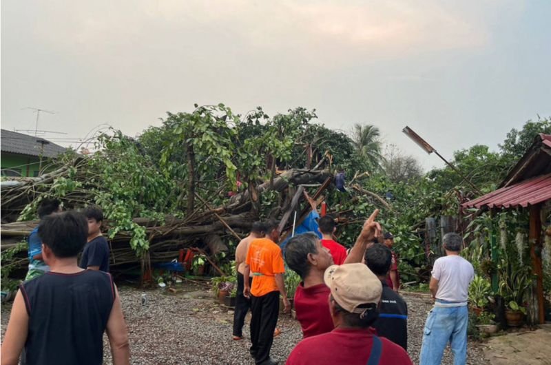 Sommerstürme, Gewitter, böige Winde, vereinzelter Hagel und Blitze werden in Oberthailand von Sonntag bis Mittwoch (23. bis 26. April) erwartet, warnte die Meteorologische Abteilung heute am Samstag. Sommerstürme, Gewitter, böige Winde, vereinzelter Hagel und Blitze werden in Oberthailand von Sonntag bis Mittwoch (23. bis 26. April) erwartet, warnte die Meteorologische Abteilung heute am Samstag.
