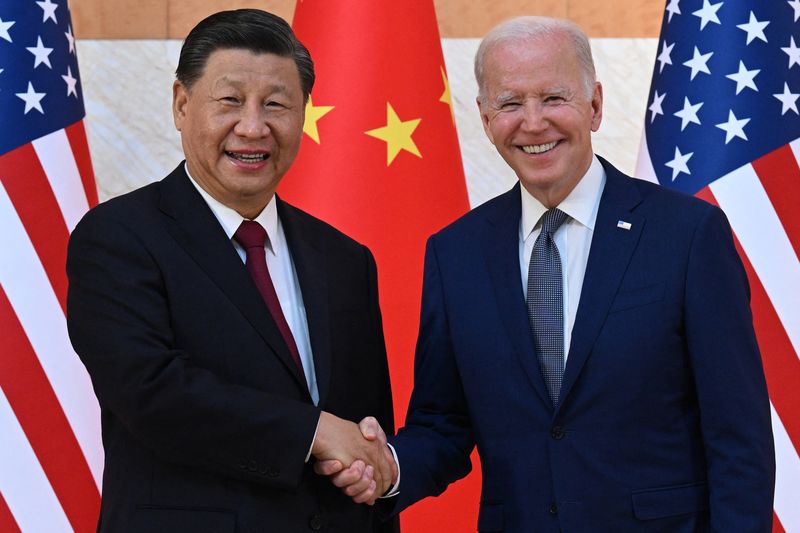 Das richtige Gleichgewicht in seinen Beziehungen zu den USA und China zu finden, deren anhaltende geopolitische Rivalität die Welt erschüttert, wird laut Spitzenpolitikern, die bei den bevorstehenden Parlamentswahlen antreten, eine große politische Herausforderung für Thailands neue Regierung sein.<br /> Das richtige Gleichgewicht in seinen Beziehungen zu den USA und China zu finden, deren anhaltende geopolitische Rivalität die Welt erschüttert, wird laut Spitzenpolitikern, die bei den bevorstehenden Parlamentswahlen antreten, eine große politische Herausforderung für Thailands neue Regierung sein. Sie sind sich auch darüber einig, dass Thailand angesichts der engen Beziehungen zu beiden Supermächten keine Partei ergreifen darf.
