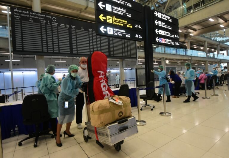 Ein chinesischer Tourist wurde von zwei Verdächtigen in der Royal City Avenue (RCA), einem berühmten Veranstaltungsort in Bangkok, entführt. Die Entführung fand am 17. April statt, als das Opfer, eine 28-jährige chinesische Solo-Touristin, zu RCA in Bangkok ging und einen unbekannten Chinesen traf, der sie anschließend in eine von ihm gemietete Wohnung in der Gegend von Rama 9 einlud.