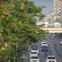 Vor dem üblichen Songkran Verkehrschaos bietet die Abteilung für Kompetenzentwicklung des thailändischen Arbeitsministeriums bis Mittwoch (12. April) in ihren Kompetenzentwicklungsbüros im ganzen Land kostenlose Autoinspektionsdienste an. Der stellvertretende Regierungssprecher Tipanan Sirichana sagte, dass die Servicezentren der Abteilung den Reifendruck, den Motorzustand, den Ölstand, die Lichter, Signale und den Kühler inspizieren werden.