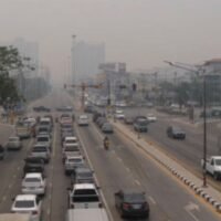 Oberthailand wurde das ganze Wochenende über vor Sommerstürmen gewarnt, da sich eine Hochdruckfront aus dem Südchinesischen Meer nähert. Die Meteorologische Abteilung sagte, dass am Samstag und Sonntag Stürme im Norden, Nordosten, Osten und in den Central Plains stattfinden könnten.