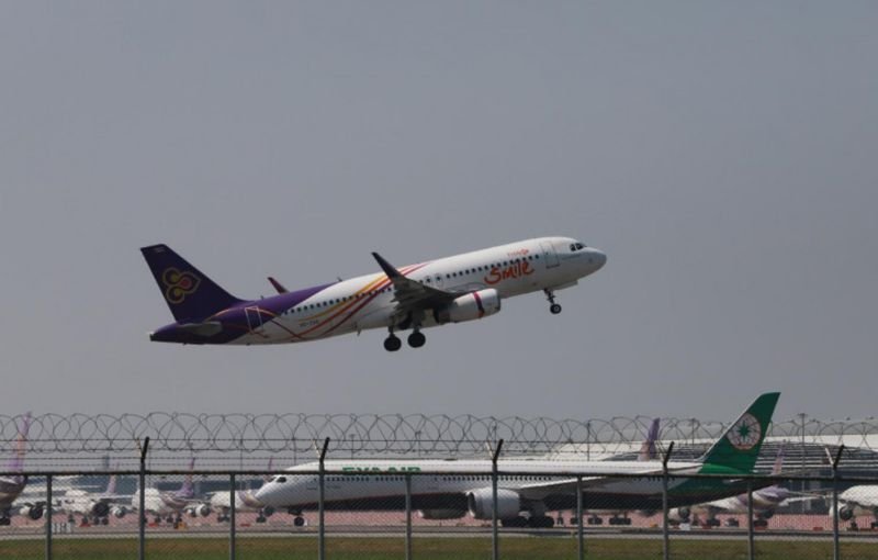 Die Airlines Association of Thailand (AAT) fordert die Regierung auf, die Treibstoffsteuer und die Betriebsgebühren an Flughäfen zu berücksichtigen, da Bedenken eines Anstiegs der Ölpreise nach der Ankündigung der Opec+ bestehen, dass die Gruppe ihre Produktion reduzieren würde, da die geringste Kostenbelastung schließlich dazu beitragen würde, die Flugpreise zu senken.