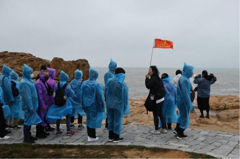China hat heute am Samstag (8. April) Militärübungen rund um Taiwan gestartet, was es als „strenge Warnung“ an die Regierung der selbstverwalteten Insel nach einem Treffen zwischen seinem Präsidenten und dem Sprecher des US-Repräsentantenhauses bezeichnete.<br /> China hat heute am Samstag (8. April) Militärübungen rund um Taiwan gestartet, was es als „strenge Warnung“ an die Regierung der selbstverwalteten Insel nach einem Treffen zwischen seinem Präsidenten und dem Sprecher des US-Repräsentantenhauses bezeichnete.Die dreitägige Operation mit dem Namen "United Sharp Sword" wird bis Montag dauern, sagte das Eastern Theatre Command der People's Liberation Army (PLA) in einer Erklärung.