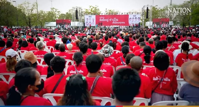 Thailand hat sich zu sehr in Richtung kurzfristigen Populismus verlagert, während es die langfristige Entwicklung ignoriert, die höhere Einkommen und Lebensstandards sichert. Das ist das Urteil von Somchai Jitsuchon, Forschungsdirektor für inklusive Entwicklung am Thailand Development Research Institute (TDRI), während die Parteien ihre politischen Plattformen für die Wahlen am 14. Mai vorstellen.