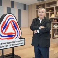 Der thailändische Privatsektor war mit Schwierigkeiten und Verzögerungen bei der Beantragung von Lizenzen bei den Behörden konfrontiert, nicht zuletzt aufgrund des Fehlens einer Serviceagentur aus einer Hand. Dies habe zu Bestechung geführt, weshalb das Lizenzierungssystem unbedingt überarbeitet werden muss, sagte Manapol Poosomboon, stellvertretender Vorsitzender der Federation of Thai Industries (FTI).