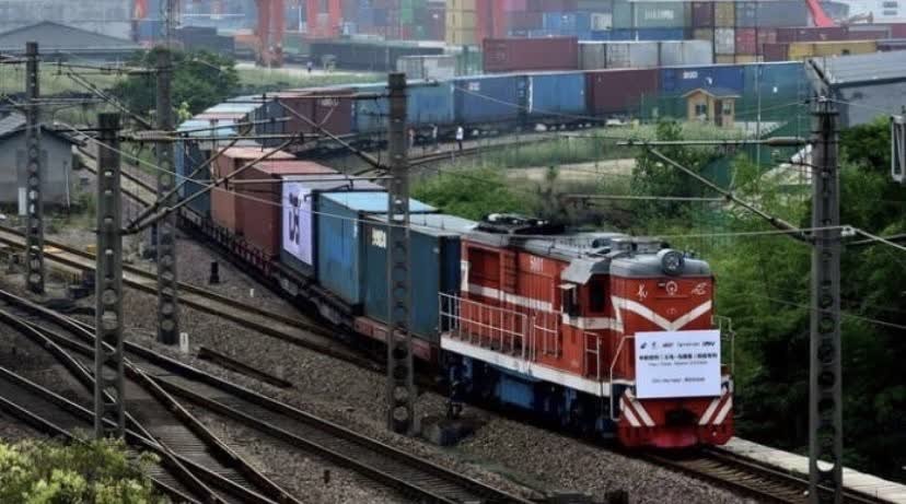 Das thailändische Handelsministerium ergreift dringend Maßnahmen, um Lösungen für die Herausforderungen des Privatsektors im Zusammenhang mit Exporten nach China bereitzustellen, da es versucht, die Lieferungen thailändischer Produkte in die zweitgrößte Volkswirtschaft der Welt um mindestens 1 % zu steigern. Das thailändische Handelsministerium ergreift dringend Maßnahmen, um Lösungen für die Herausforderungen des Privatsektors im Zusammenhang mit Exporten nach China bereitzustellen, da es versucht, die Lieferungen thailändischer Produkte in die zweitgrößte Volkswirtschaft der Welt um mindestens 1 % zu steigern.