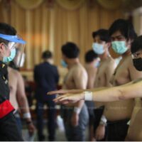 Die Nationale Menschenrechtskommission (NHRC) sagt, dass die Verwendung von Wehrpflichtigen als Diener durch Armeeoffiziere eine Menschenrechtsverletzung darstellt, und hat das thailändische Verteidigungsministerium aufgefordert, diese Praxis innerhalb von 90 Tagen abzuschaffen.