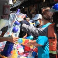 Etwa 5,1 Millionen Menschen werden während des diesjährigen Songkran Festivals reisen und Einnahmen von über 23 Milliarden Baht erzielen – eine Steigerung von 26,3 % gegenüber den Zahlen des Vorjahres. Unter Berufung auf eine Umfrage des Kasikorn Research Center sagte Regierungssprecher Anucha Burapachaisri, dass 44,7 % der Einwohner Bangkoks planen, während der thailändischen Neujahrsferien entweder in ihre Heimatstädte oder zu anderen Zielen zu reisen.