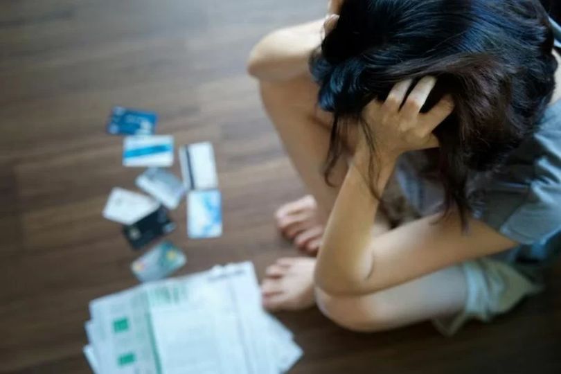 Die 90-Tage Berichterstattung ist eine Anforderung für Ausländer, die sich über einen längeren Zeitraum in Thailand aufhalten. Es ist ein Prozess, bei dem nicht-thailändische Staatsangehörige alle 90 Tage ihre aktuelle Wohnadresse und andere persönliche Informationen an die Einwanderungsbehörden melden müssen. Die 90-Tage Berichterstattung ist eine Anforderung für Ausländer, die sich über einen längeren Zeitraum in Thailand aufhalten. Es ist ein Prozess, bei dem nicht-thailändische Staatsangehörige alle 90 Tage ihre aktuelle Wohnadresse und andere persönliche Informationen an die Einwanderungsbehörden melden müssen.