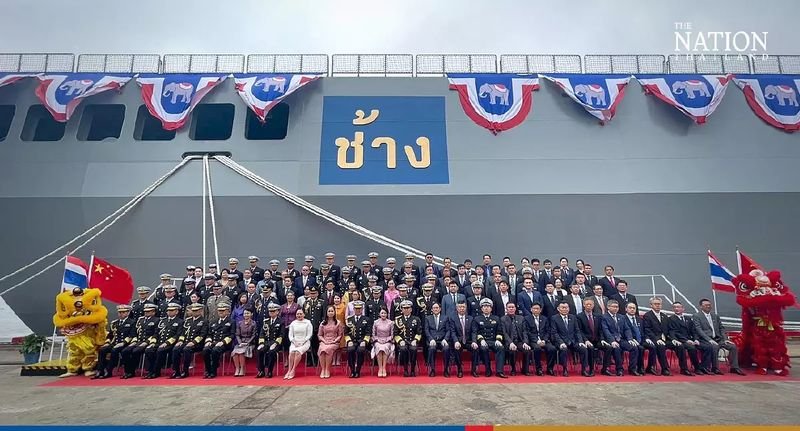 Das neueste Schiff der Royal Thai Navy (RTN) – eine Fregatte, die als U-Boot Unterstützungsschiff dienen wird – wurde am Montag bei Hudong-Zhonghua Shipbuilding in Shanghai abgeliefert. Die Übergabezeremonie für die HTMS Chang wurde von RTN-Oberbefehlshaber Admiral Choengchai Chomchoengpaet geleitet.