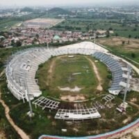 Pattaya ist voller Aufregung, nachdem sein Bürgermeister, Poramase Ngampiches, eine zusätzliche Investition von 400 Millionen Baht angekündigt hat , um den seit langem ins Stocken geratenen massiven Fußballstadionbau in der Region fertigzustellen. Die Einwohner sind gespannt auf die Verwirklichung dieses Projekts, da es das Potenzial hat, das Gesicht ihrer Stadt zu verändern.