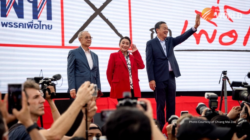 Wird das umstrittene Versprechen von Pheu Thai, jedem thailändischen Bürger ab 16 Jahren 10.000 Baht auszuhändigen, die „Killerpolitik“ sein, die einen Erdrutschsieg bei den Parlamentswahlen am 14. Mai sichert? Die Oppositionspartei, die nach achtjähriger Pause wieder an die politische Macht zurückkehren will, scheint dies zu glauben, wenn man von den Äußerungen vieler ihrer Schlüsselfiguren ausgeht.