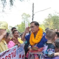 General Prayuth Chan o-cha, der Premierministerkandidat der United Thai Nation Partei (UTN), hat am Montag um die Möglichkeit gebeten, zwei weitere Jahre als Premierminister zu bleiben, um die Kontinuität der Entwicklungsprojekte unter seiner scheidenden Regierung sicherzustellen.