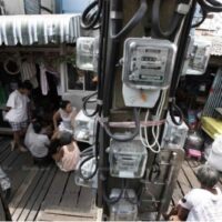 Premierminister Prayuth Chan o-cha sagte am Dienstag, die Regierung verstärke ihre Bemühungen, neue alternative Energiequellen zu finden, nachdem es Beschwerden über steigende Stromrechnungen in den Sommermonaten gegeben habe. Damit reagierte er auf die Kritik in den sozialen Medien und fordert die Regierung auf, mehr zu tun, um die Energiekosten der Menschen zu senken.