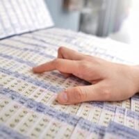 „ Glücklich “ ist eine Untertreibung für den anonymen Thailänder, der gestern 19 Gewinnscheine für die Ziehung der nationalen Lotterie in Thailand gekauft hat . Der frischgebackene Millionär gewann insgesamt 114 Millionen Baht (3,3 Millionen US-Dollar). Gestern Nachmittag wurden die Gewinnzahlen 984906 bei der Ziehung der nationalen Lotterie in Thailand gezogen. Jeder mit einem digitalen oder gedruckten Lotterielos vom 16. April mit den genannten Zahlen gewinnt den ersten Preis von 6 Millionen Baht.