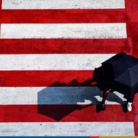 Die Sonne wird heute am Donnerstag (27. April) direkt über Bangkok und dem Rest Thailands scheinen. Um 12.16 Uhr werden die Menschen in der Hauptstadt das seltene Null Schatten Phänomen erleben, bei dem ihre Schatten aufgrund der Position der Sonne am Himmel vollständig verschwinden, sagte das Thai Meteorological Department (TMD).